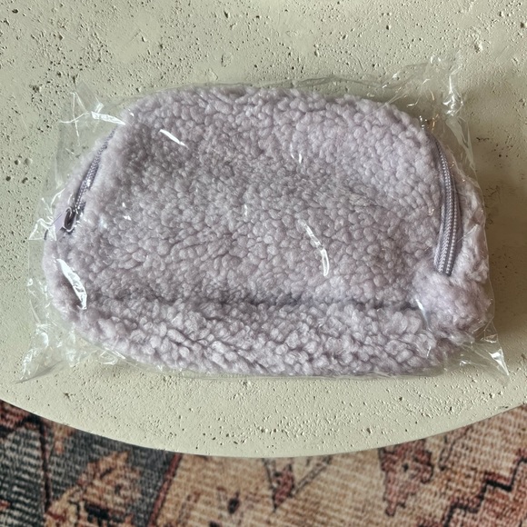 Fuzzy belt bag - Picture 2 of 2